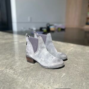 Timberland Grey Suede booties 8